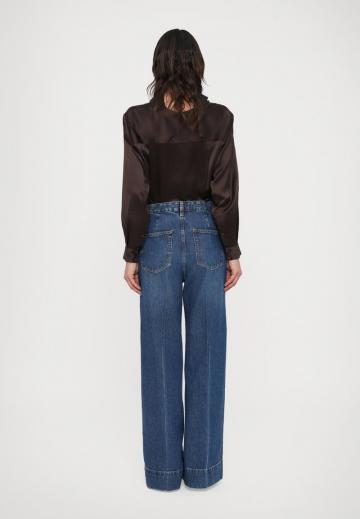 Клешеные джинсы