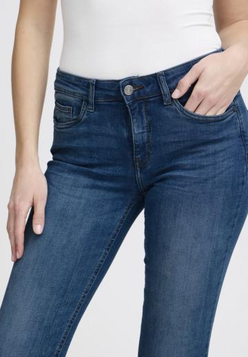 Узкие джинсы