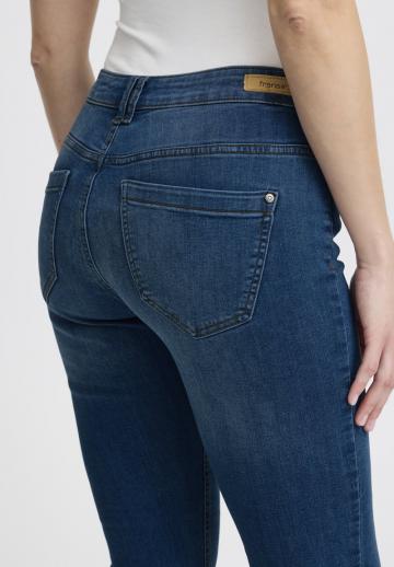 Узкие джинсы