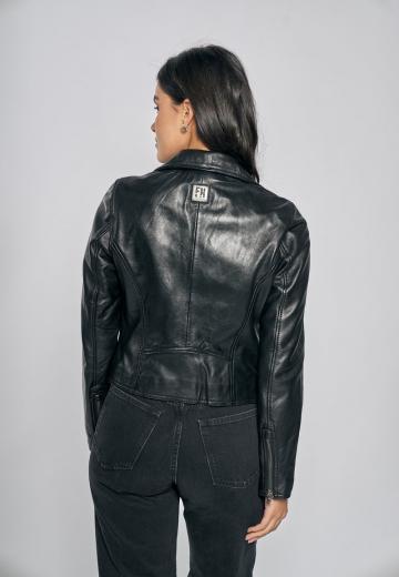 Короткая куртка