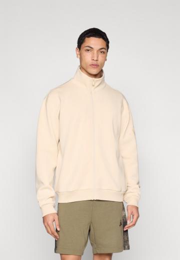 Спортивная кофта