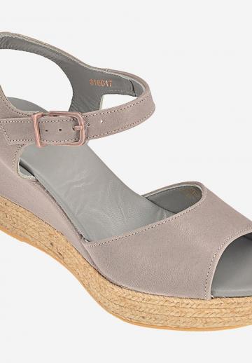 Босоножки на танкетке