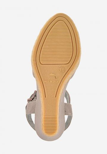 Босоножки на танкетке