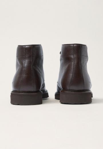 Ботинки на шнуровке