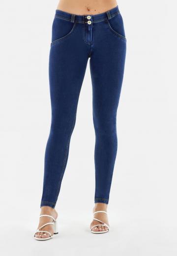 Короткие джинсы