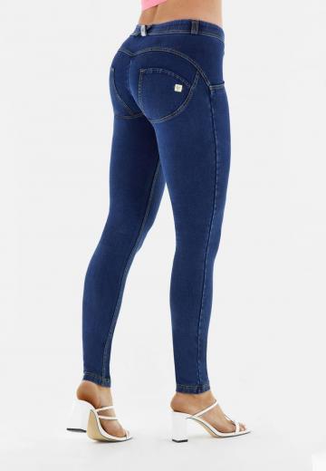 Короткие джинсы