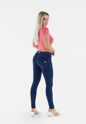 Короткие джинсы