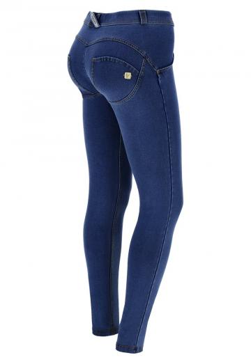 Короткие джинсы