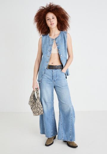 Джинсовая жилетка