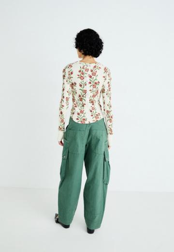 Брюки с накладными карманами