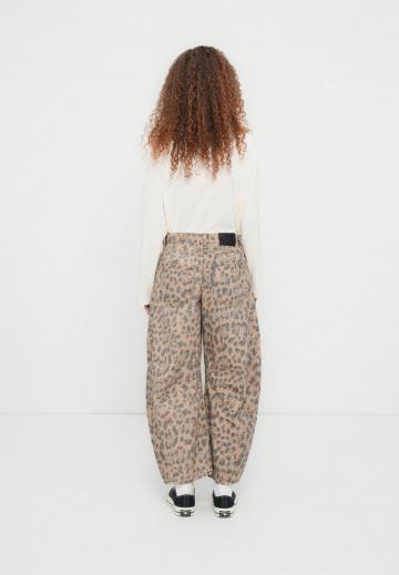 Свободные джинсы