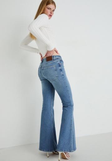 Узкие джинсы