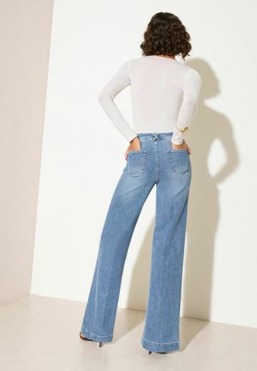 Клешеные джинсы