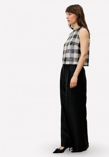 Блузка без рукавов