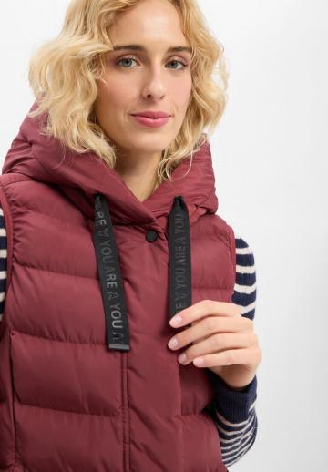 Длинный жилет