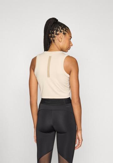 Спортивный топ