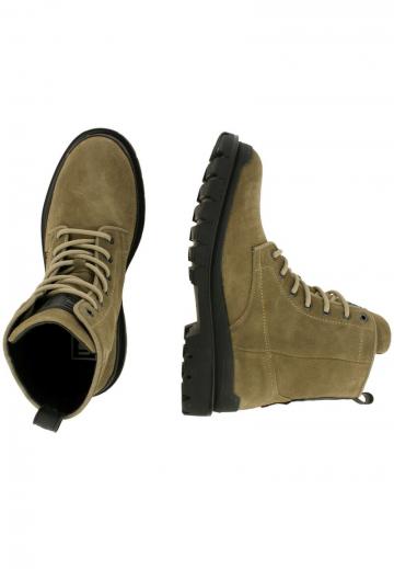 Ботинки на шнуровке