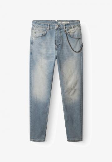 Узкие джинсы