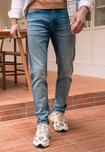 Узкие джинсы