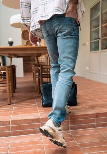 Узкие джинсы