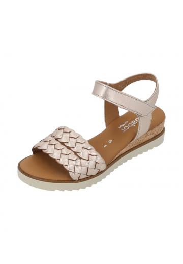 Босоножки на танкетке