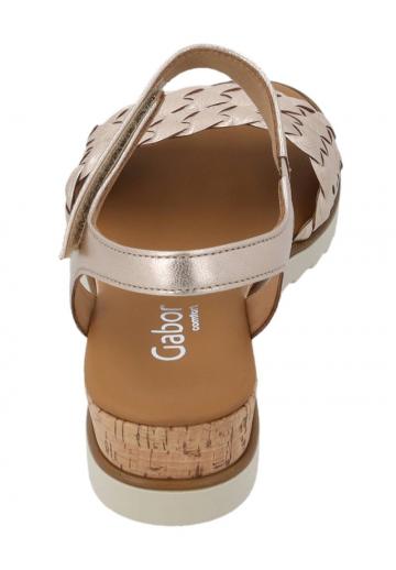 Босоножки на танкетке