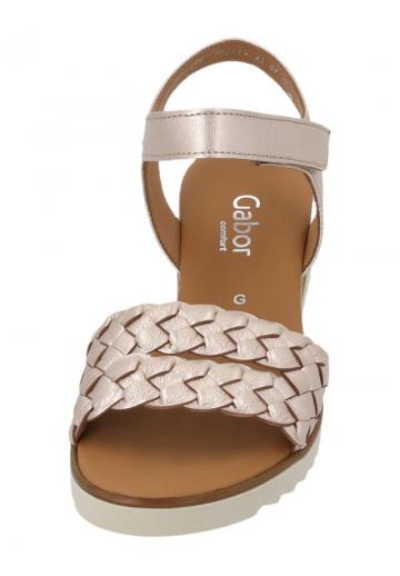 Босоножки на танкетке