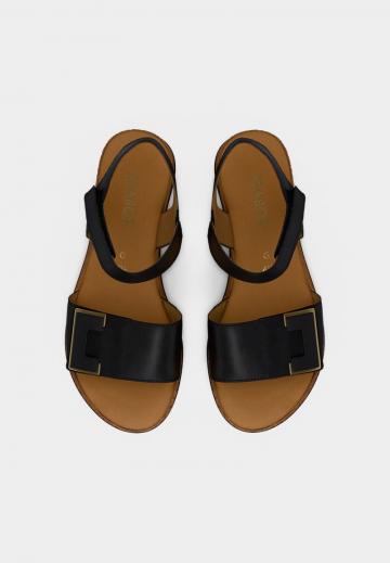 Босоножки на танкетке