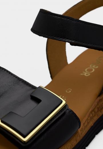 Босоножки на танкетке