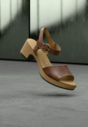 Босоножки на платформе