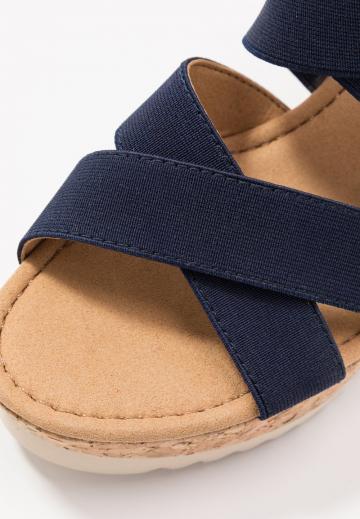 Босоножки на танкетке