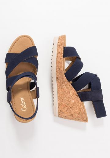 Босоножки на танкетке