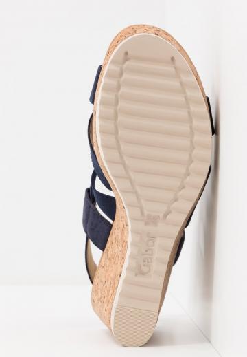 Босоножки на танкетке