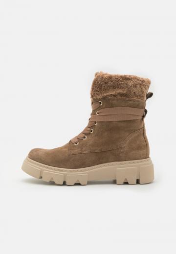 Ботинки на шнуровке