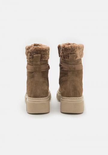 Ботинки на шнуровке