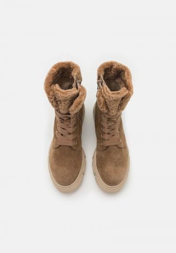 Ботинки на шнуровке