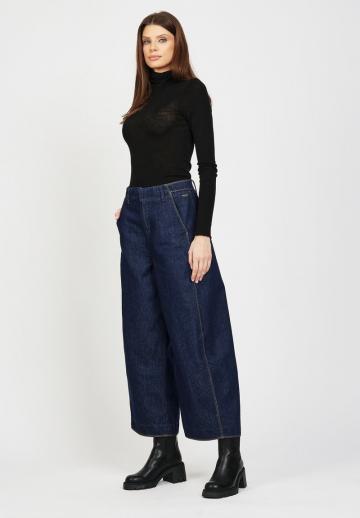 Короткие джинсы