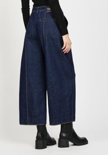 Короткие джинсы