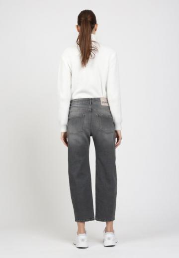 Короткие джинсы