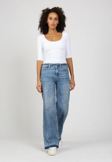 Прямые джинсы