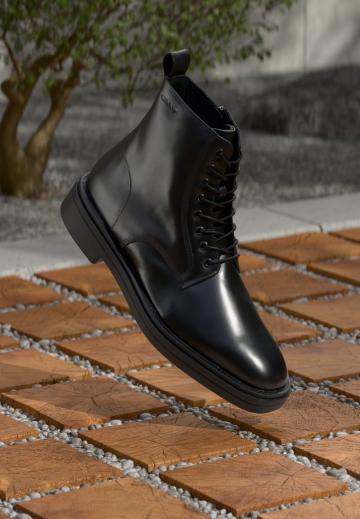Ботинки на шнуровке