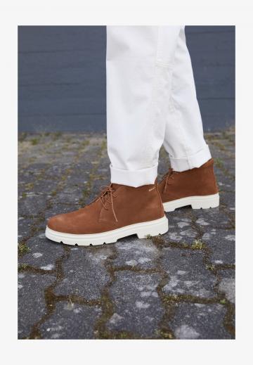 Ботинки на шнуровке