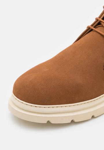 Ботинки на шнуровке