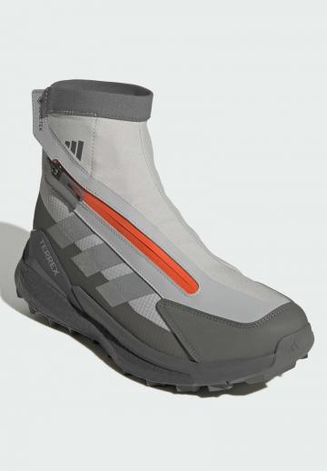 Походные ботинки