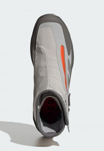 Походные ботинки