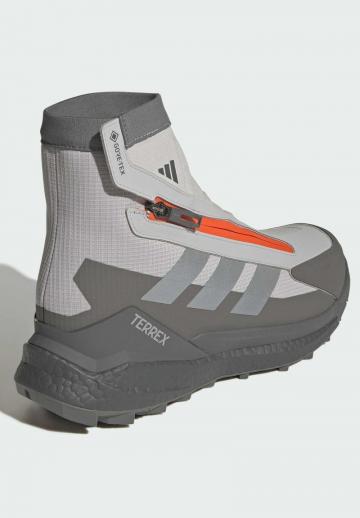 Походные ботинки