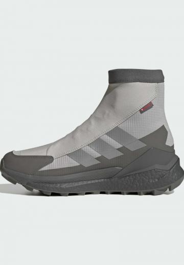 Походные ботинки