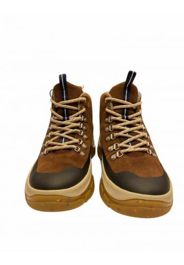 Ботинки на шнуровке