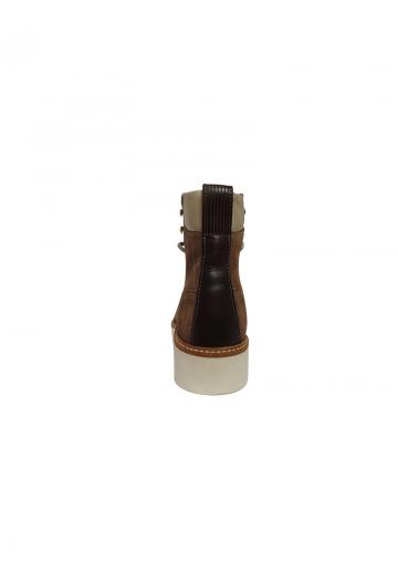 Ботинки на шнуровке