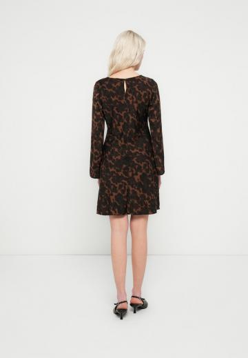 Короткое платье